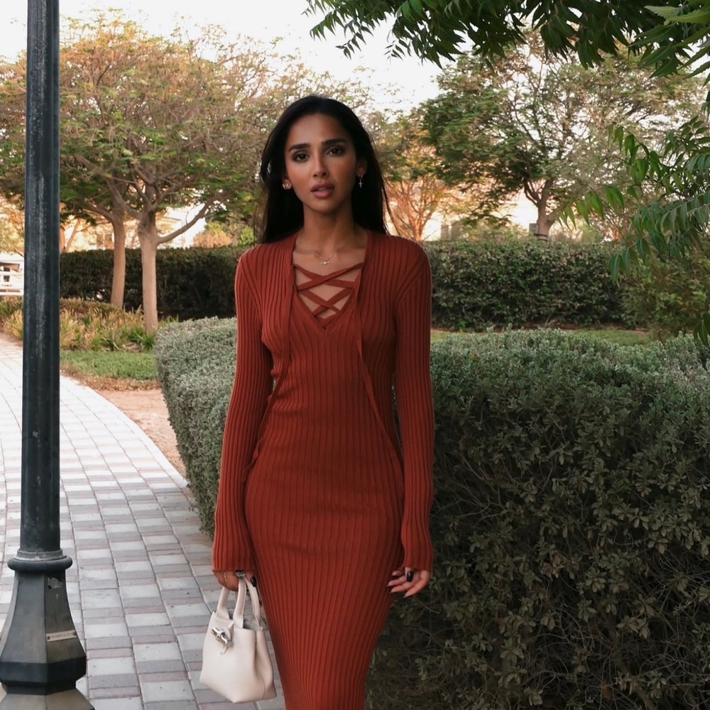 Absolutely STUNNING EUC deep red/chestnut women’s knit Longchamp lace up dress
